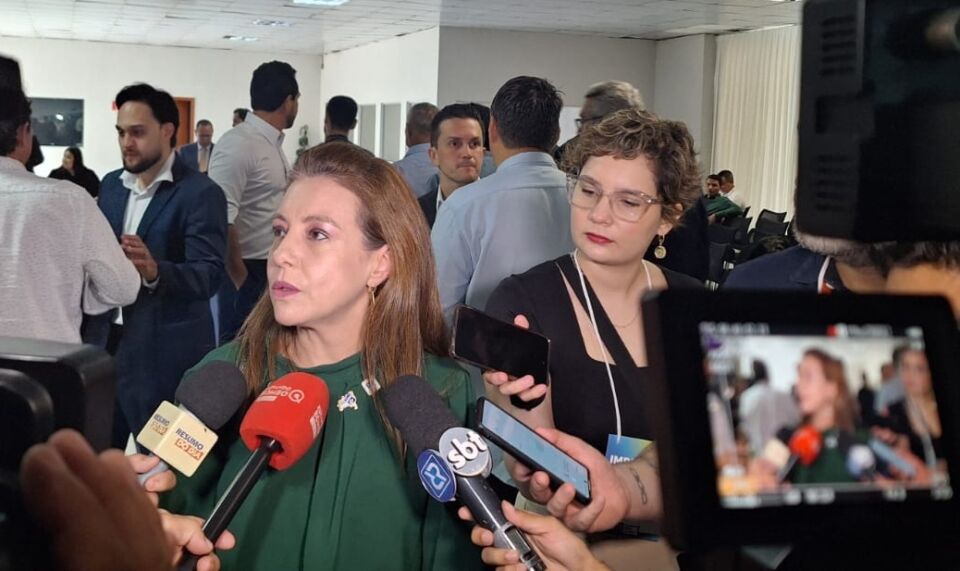 Após quase 20 anos de espera, moradores do 8 de Março recebem título definitivos de propriedade