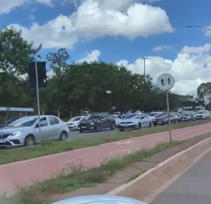 Congestionamento na saída de Cuiabá para Chapada