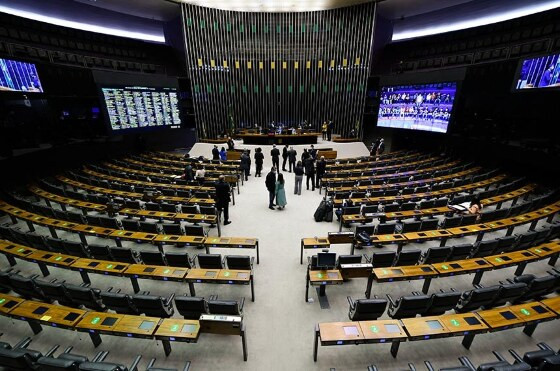 Congresso aprova Orçamento com Bolsa Família a R$ 600 e salário mínimo de R$ 1.320