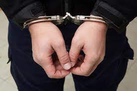 Homem ameaça policiais de morte e tenta matar ex-esposa