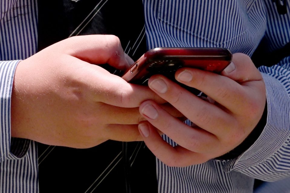 Nova Zelândia quer impedir que menores de 16 anos acessem redes sociais