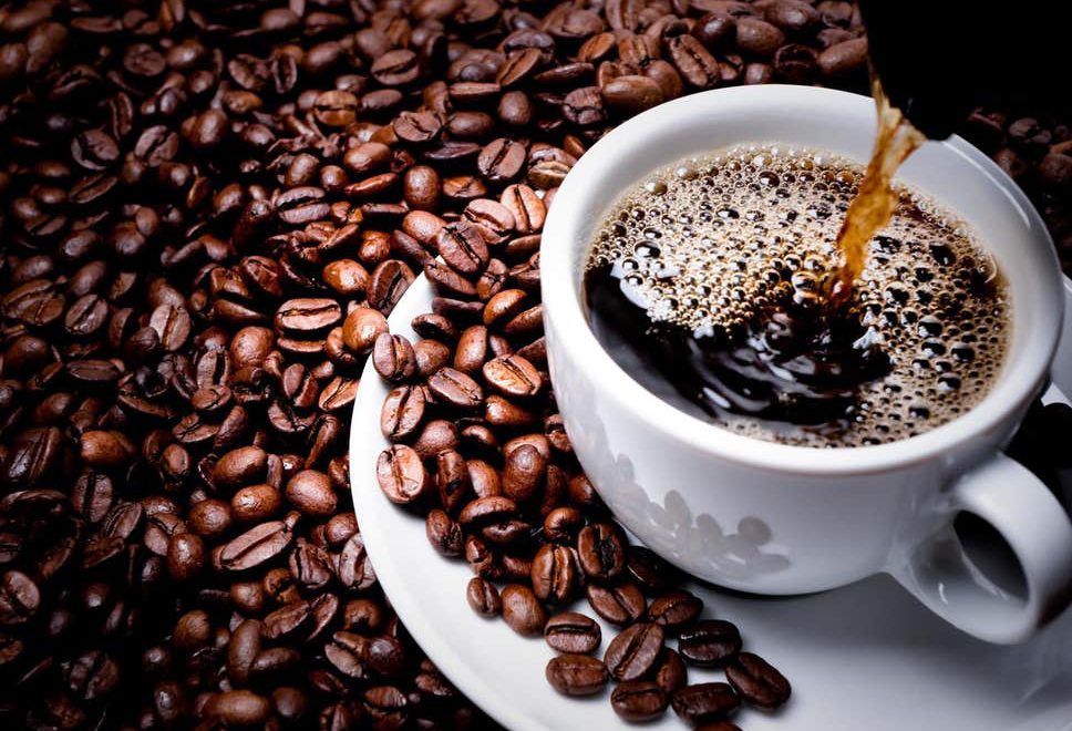 Veja qual é a melhor hora e tamanho certo da 1ª xícara de café do dia